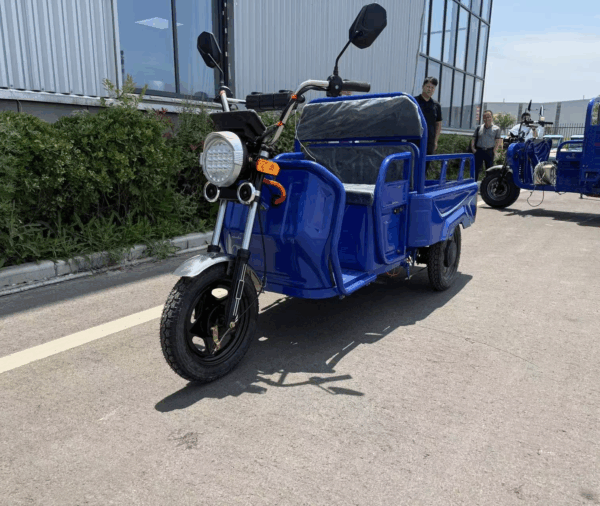 1.1-meter flatbed cargo and passenger vehicle BT-B02